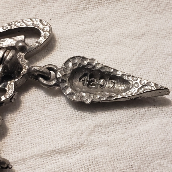 Adorable vintage Spoontiques ©️ Pewter Chocolate Lovers Pin with Dangles. - Picture 5 of 5